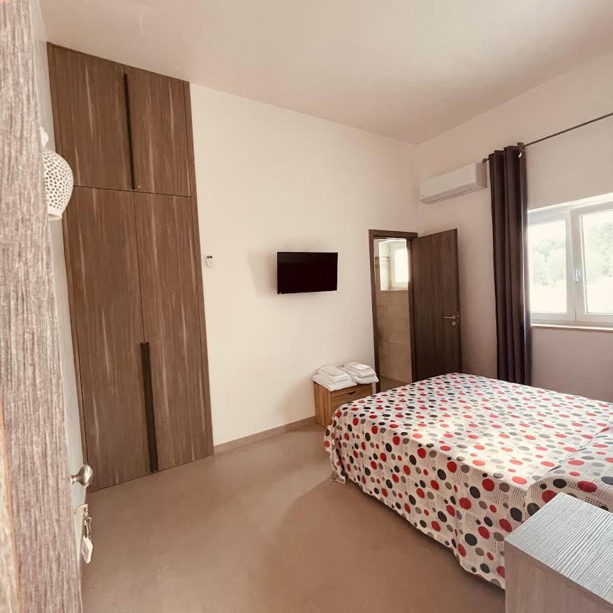 U Ceccenate Bed and Breakfast Montalbano  Buitenkant foto